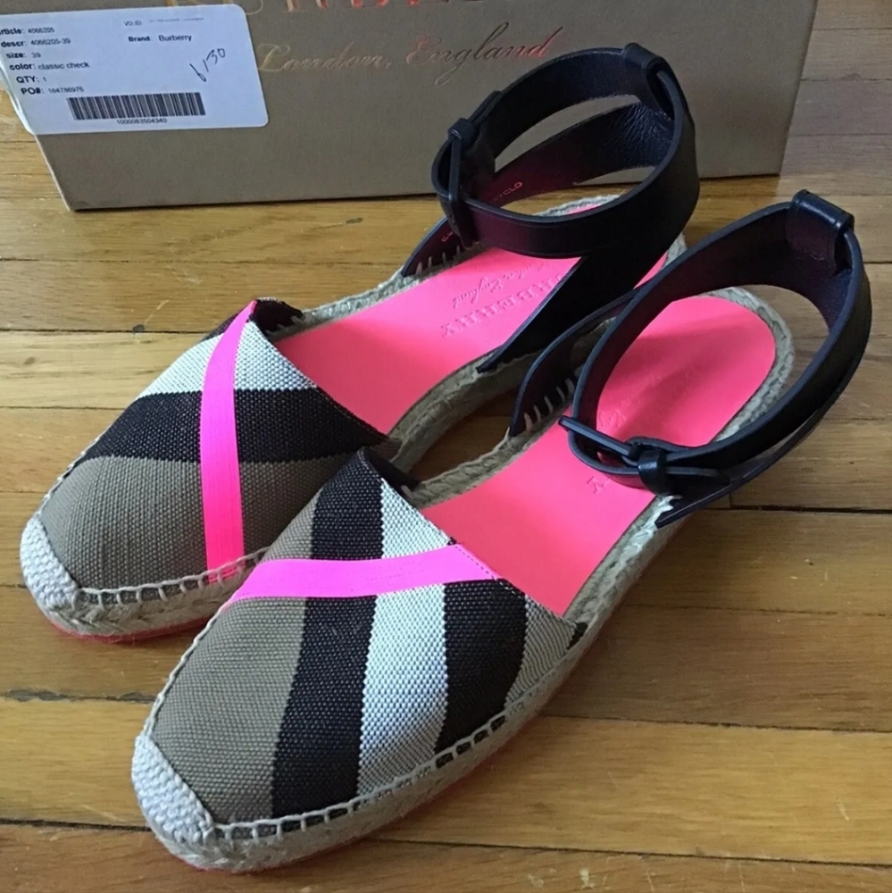 NIB Burberry Ladies Size 9 Abbin Pink Checkered Espadrille Sandals w/ Pop Racker